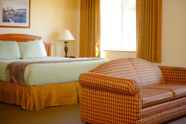 CLATSKANIE RIVER INN (Clatskanie)